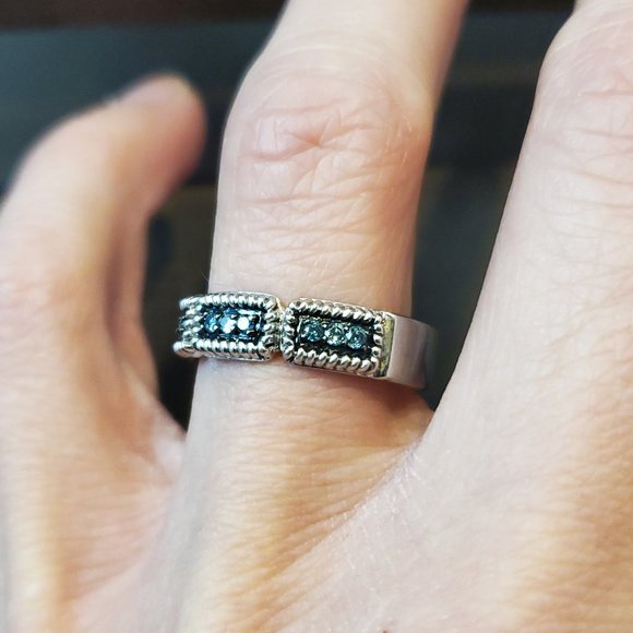 Size 8 925 Sterling Silver Beautiful Blue Diamonds Ring - Picture 3 of 8